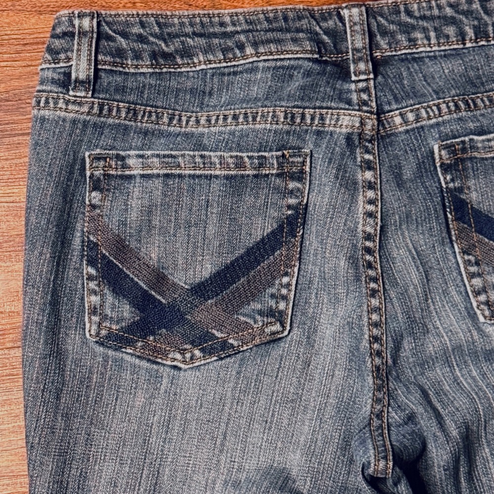 Liz Claiborne Jeans Women 8 Blue Stretch Straight Leg Embroidered Back Pocket
